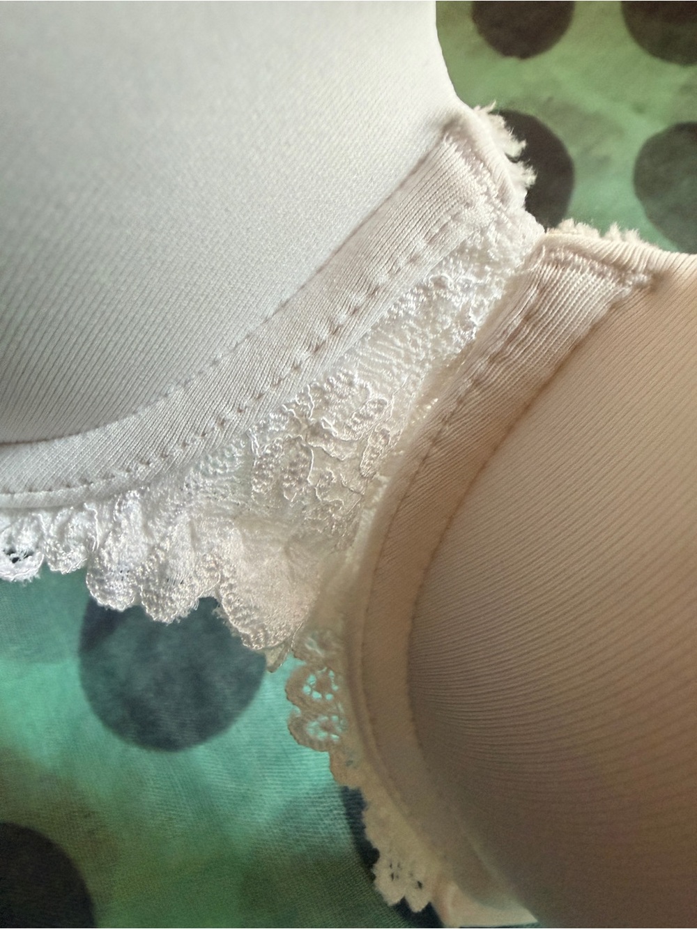 Maidenform White Lace Trim Strapless Bra